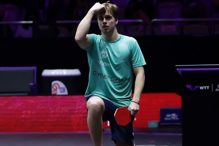 表现碾压对 表现碾压对